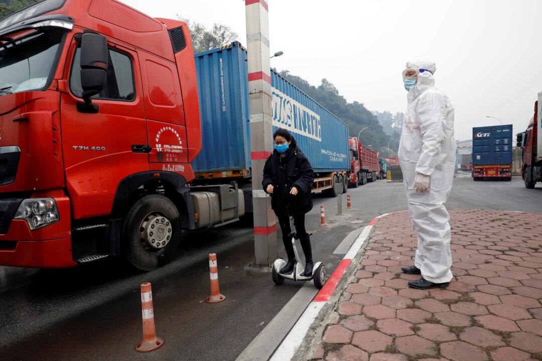 Vietnam Says China ‘Zero COVID’ Policy Over the Top Amid Cargo Congestion at Border