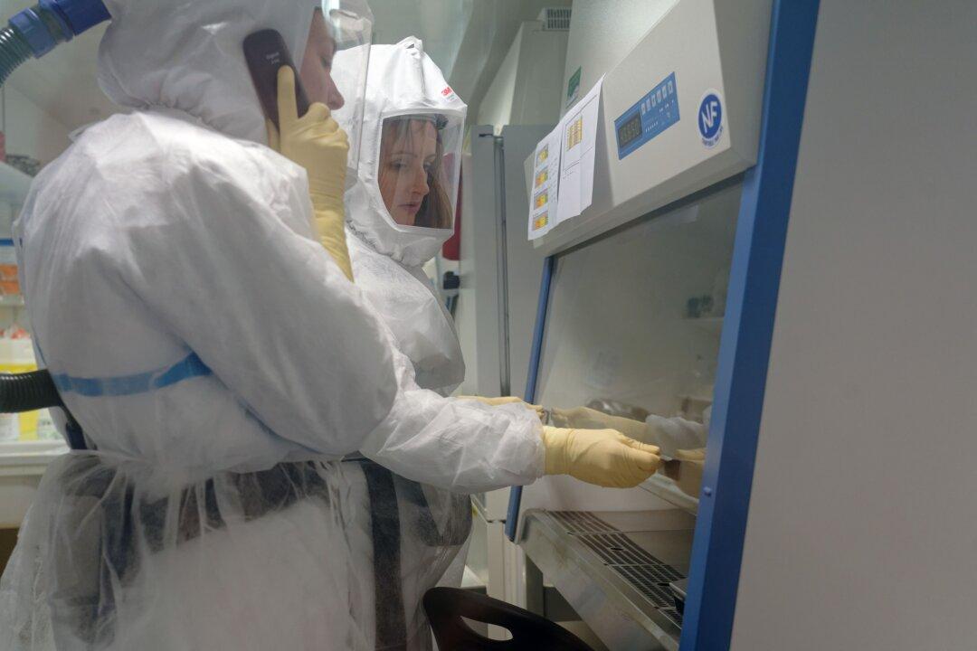 Don’t License COVID-19 Vaccine: Lawmakers to US Government