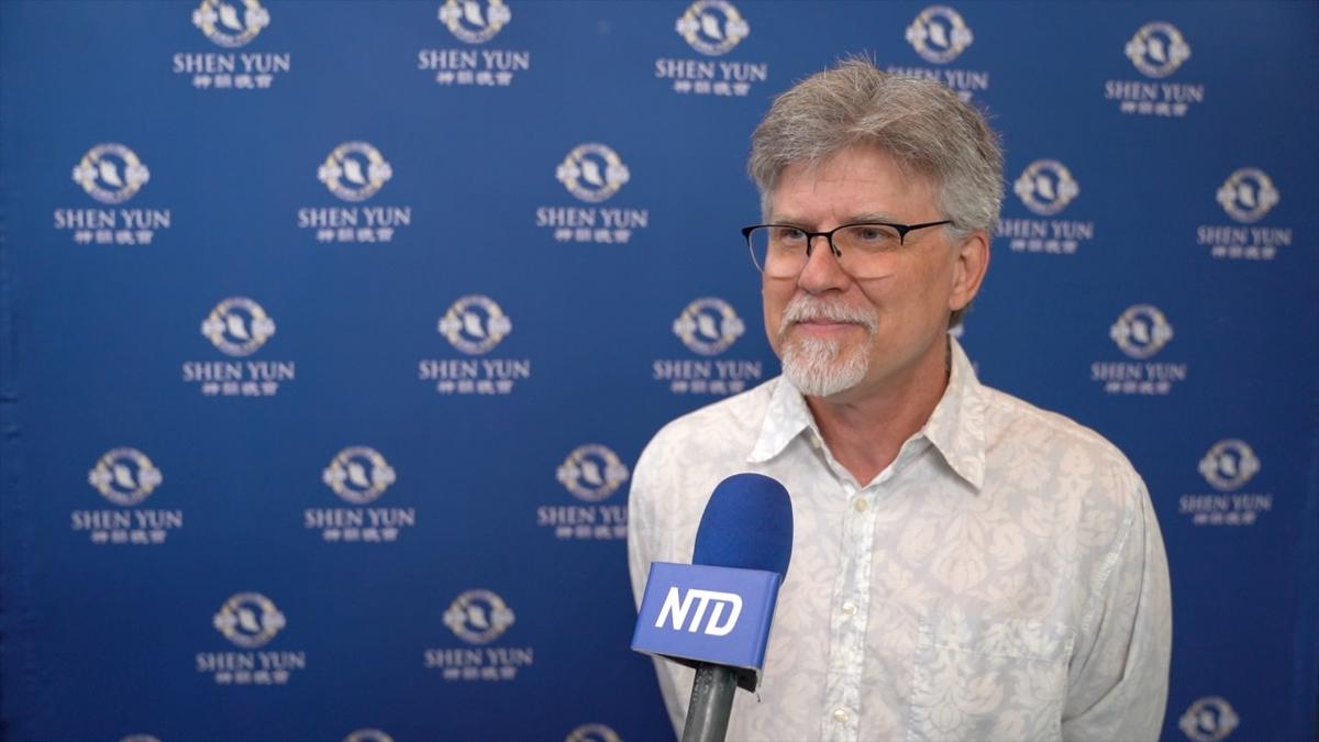 Painter Enthralled With Shen Yun, ‘Everything Flows, It’s a Full Composition’
