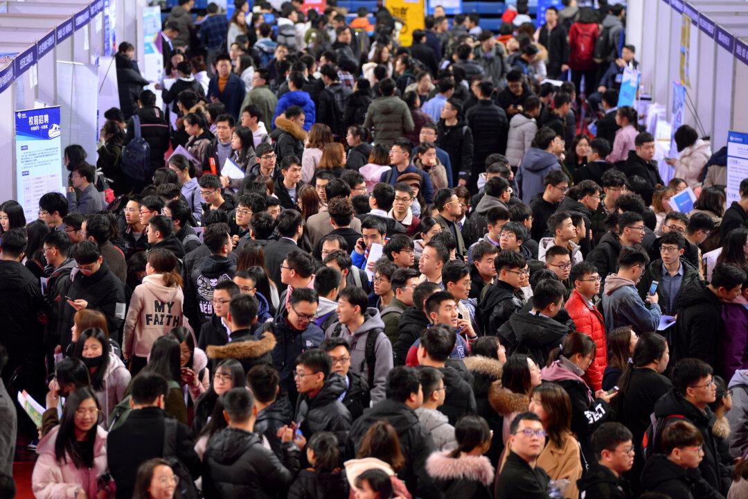 Coronavirus Weakens Job Market for Record Number of Chinese Graduates