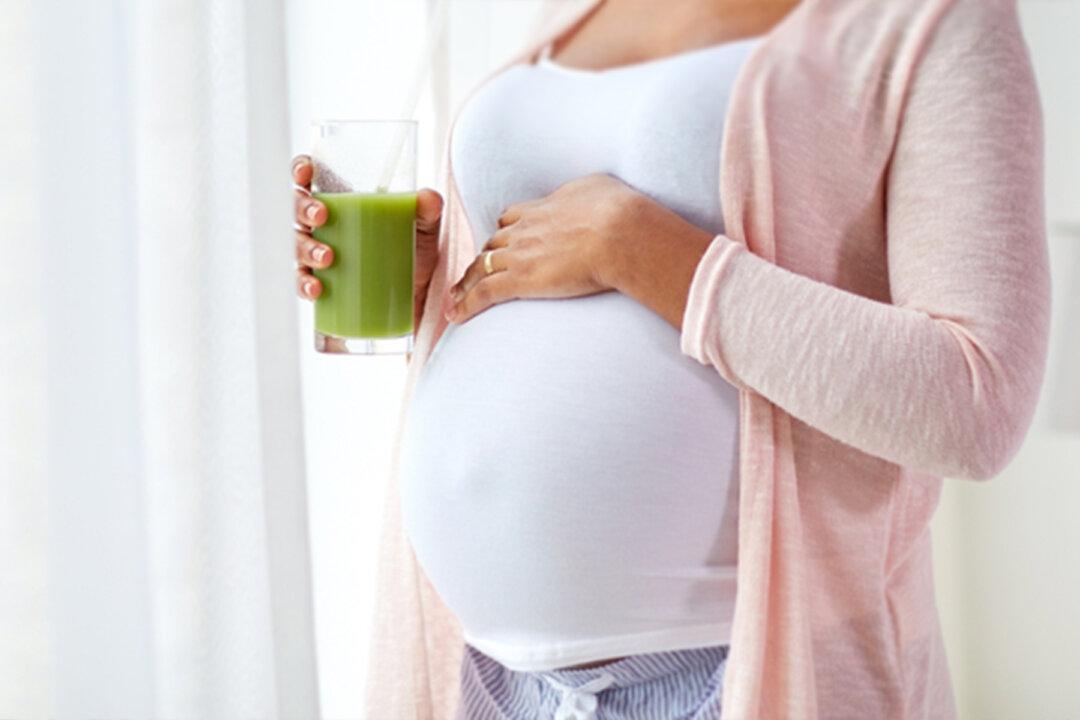 Woman With Burns Covering 85% of Her Body Shares Pregnancy Photoshoot Online, and It Goes Viral