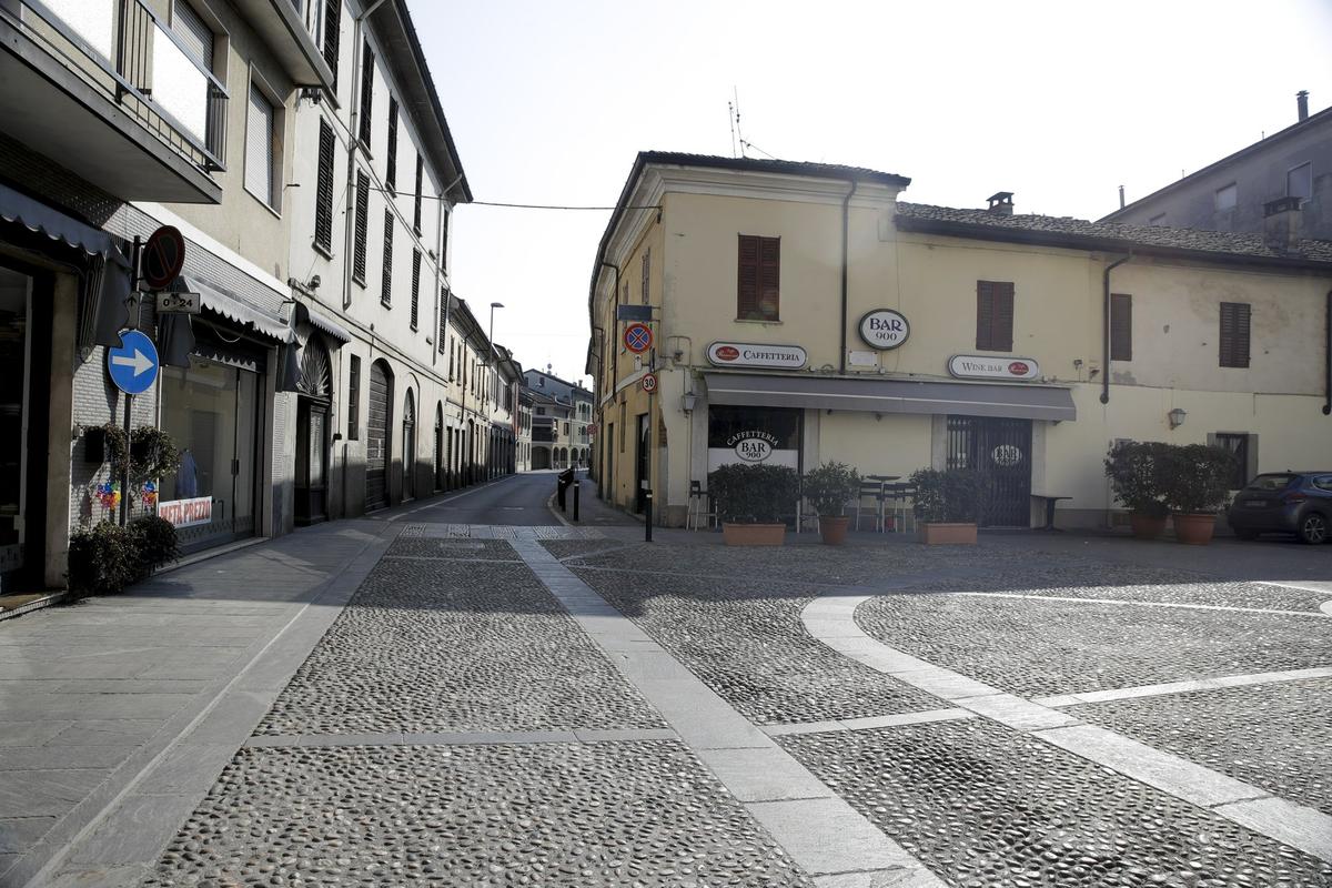 Italian Towns on Lockdown After 2 Virus Deaths, Clusters