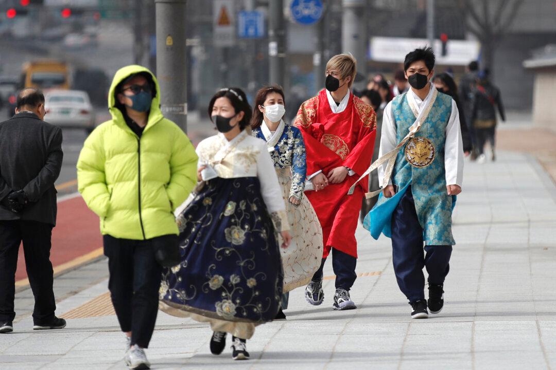 South Korea Sees Record Jump in Virus Cases to 433