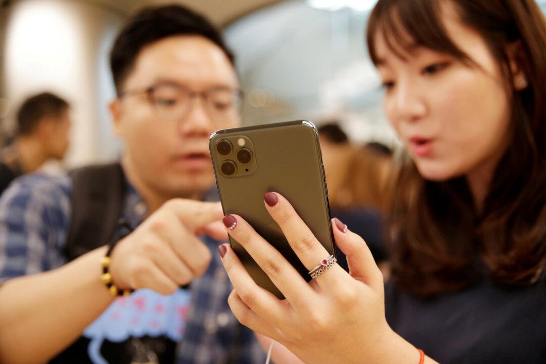 Smartphone Sales Tank in China as Coronavirus Dampens Demand