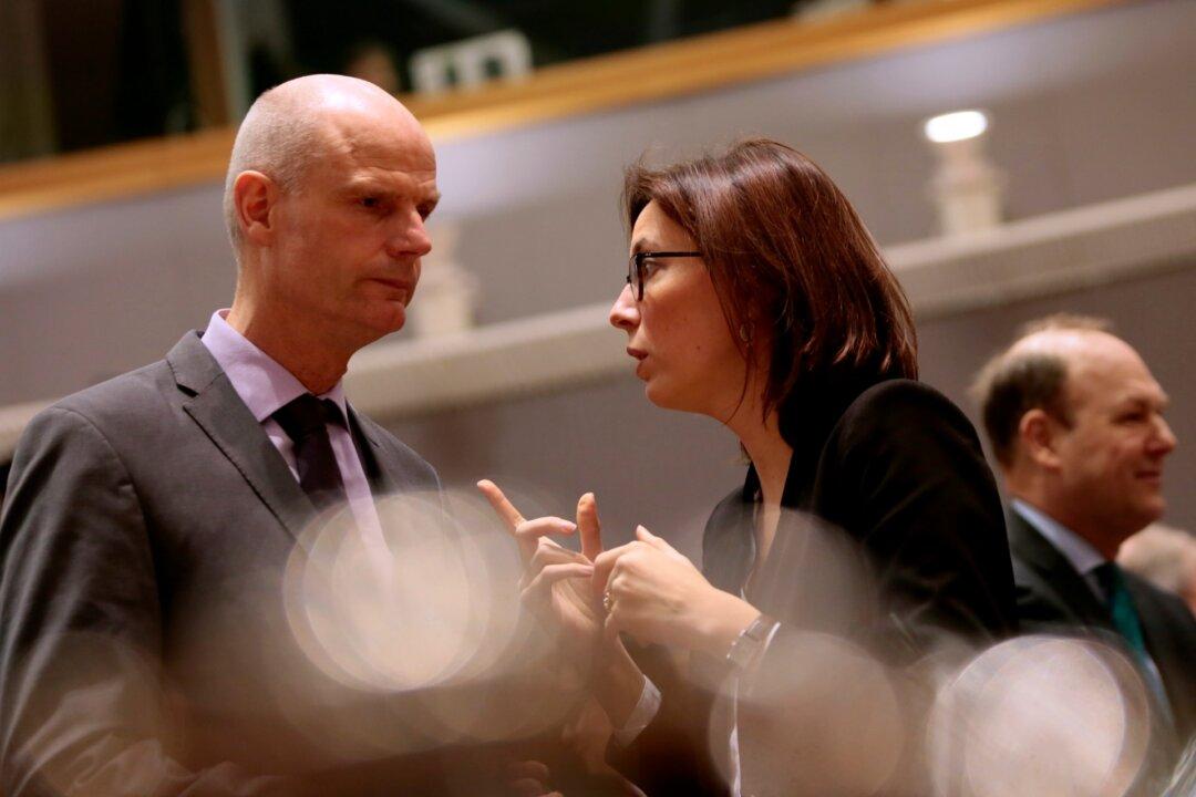 EU Approves Tough Negotiating Mandate for UK Trade Talks