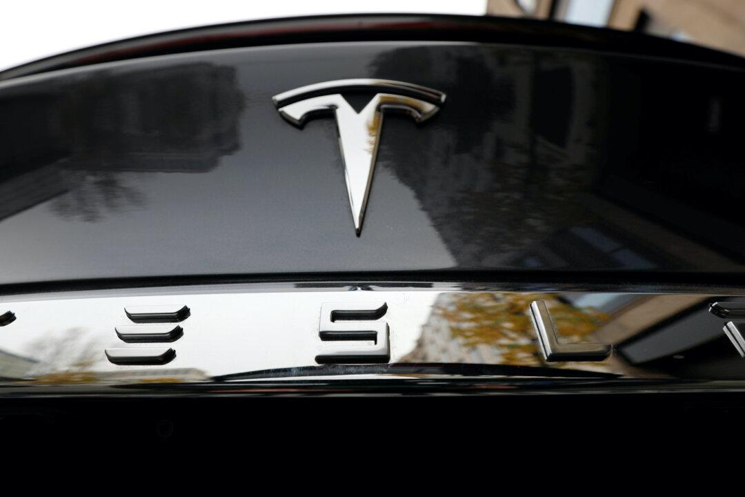 US Safety Board to Issue New Recommendations in Probe of Fatal Tesla Autopilot Crash