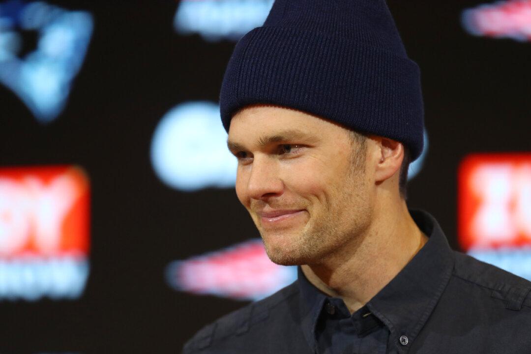 Tom Brady Officially Signs With Tampa Bay Buccaneers