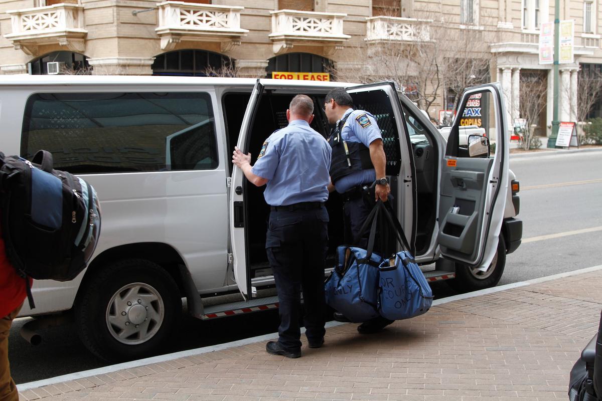 DHS, DOJ Create ‘Fast Track’ for Some Illegal Immigrant Families Seeking Asylum