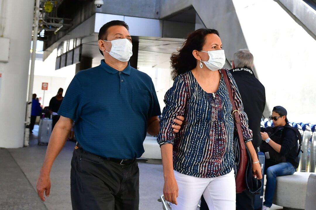 Trump Administration Says Strategic Stockpile of Ventilators Ready to Treat Coronavirus