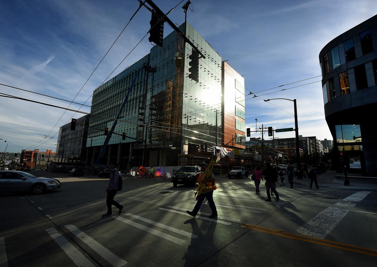 Amazon Employee in Seattle Tests Positive for COVID-19