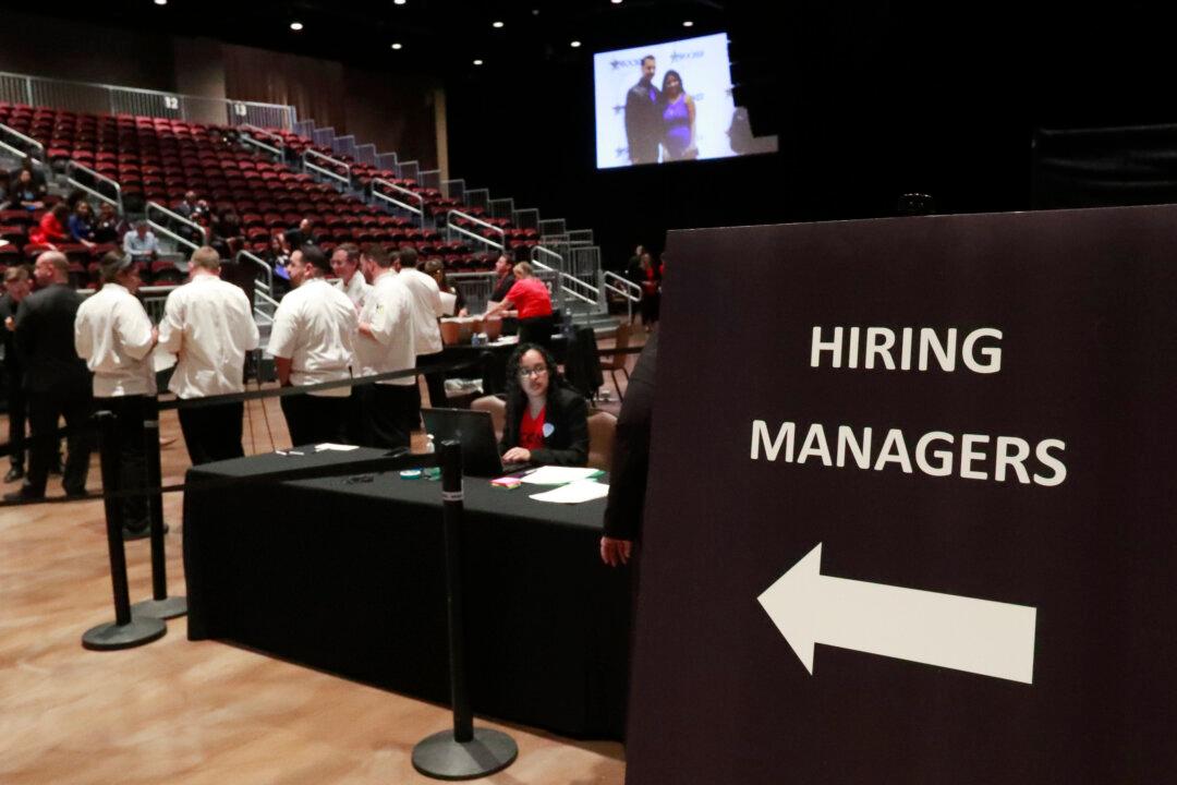 US Economy Adds 1.4 Million Jobs in August as Unemployment Falls to 8.4 Percent