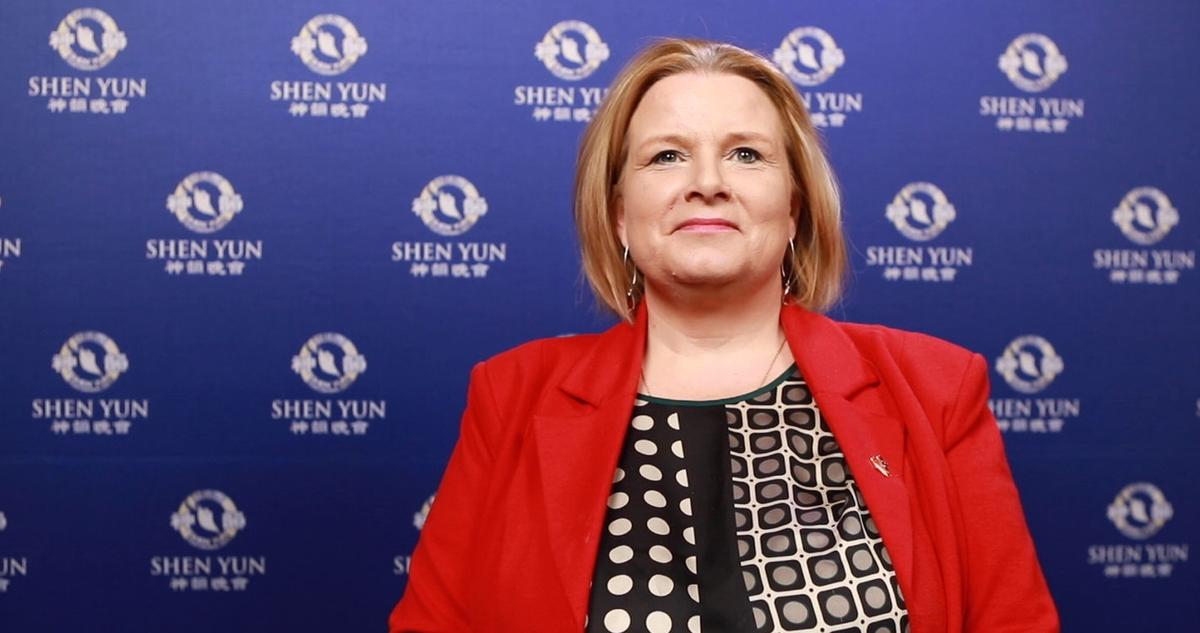 Consul-General Is Impressed by the Ancient Stories, Beautiful Costumes in Shen Yun