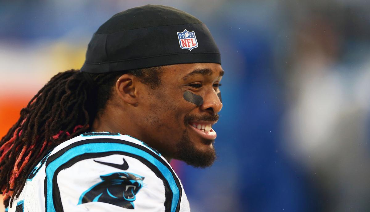 Former NFL Football Star Pays for 500 Mammograms in Memory of Mom Who Died of Breast Cancer