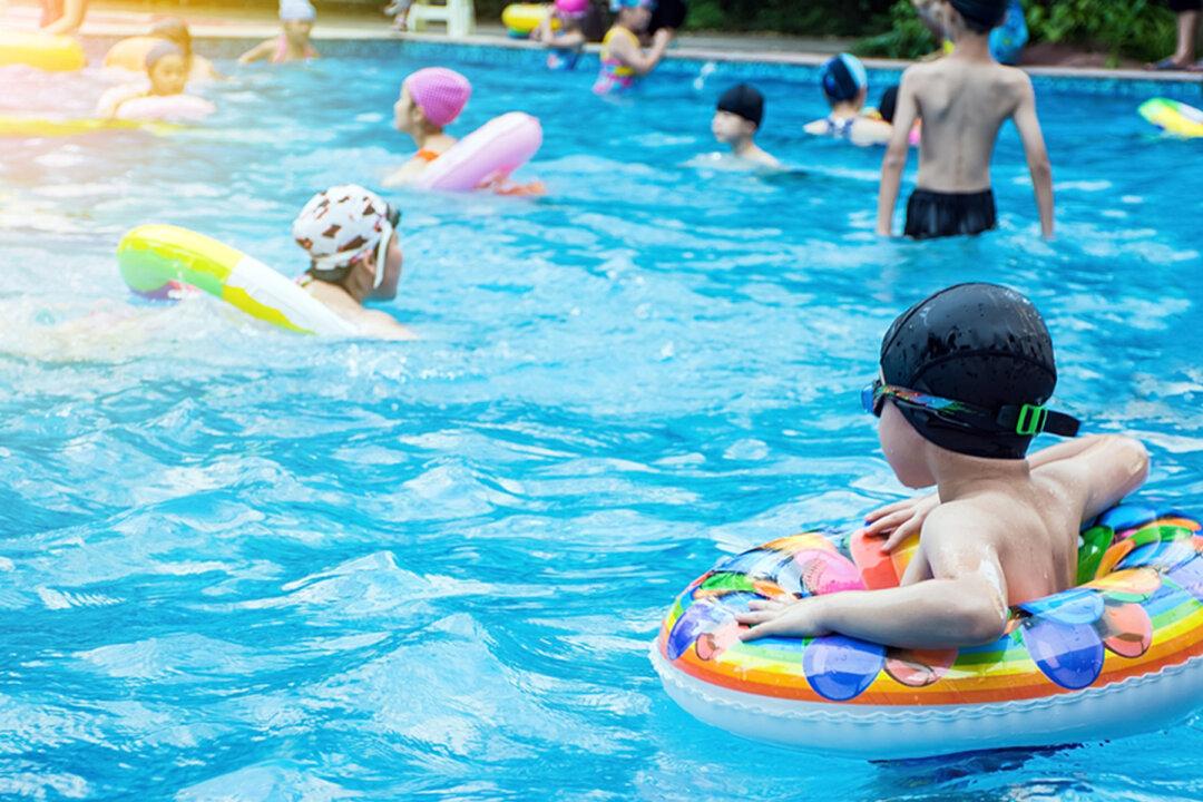 ‘I Saw Red’: Protective Mom Defends Daughter After Boys Call Her ‘Fat and Ugly’ at Public Pool