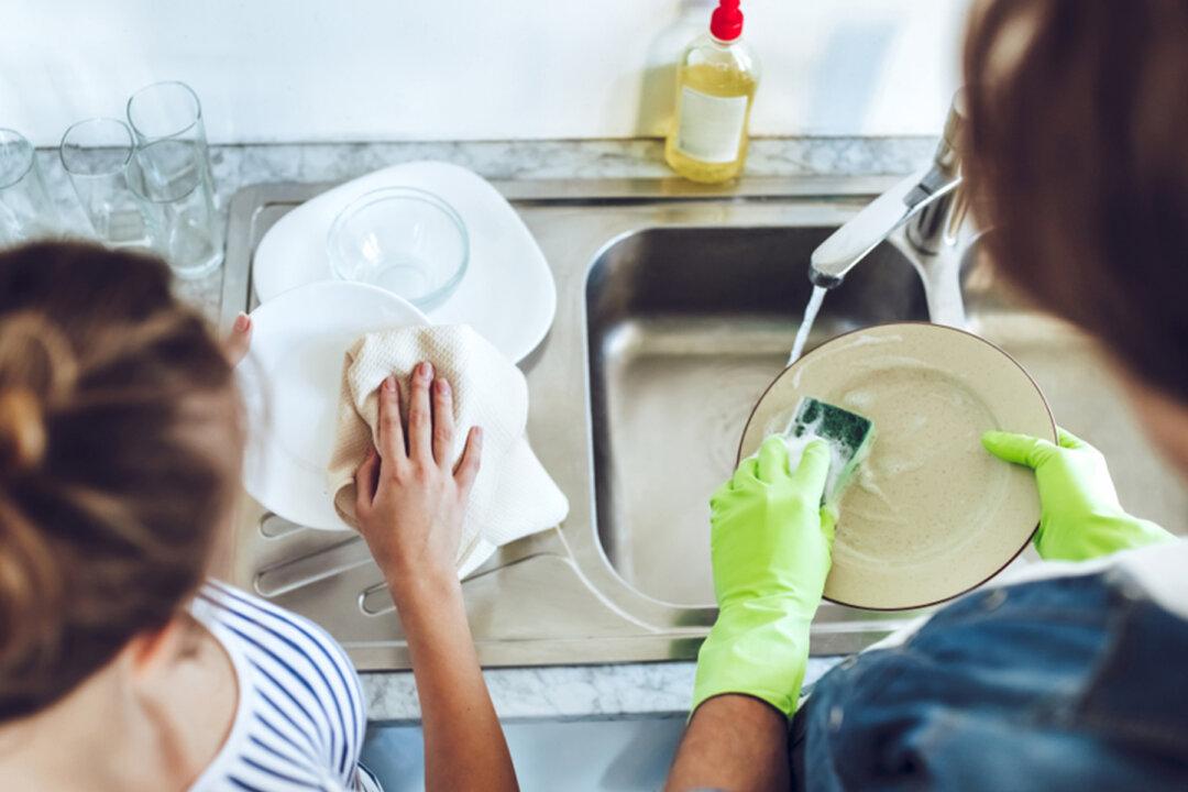 Husband Posts Heartwarming Reason Why He ‘Doesn’t Help’ His Wife With Chores Around the House