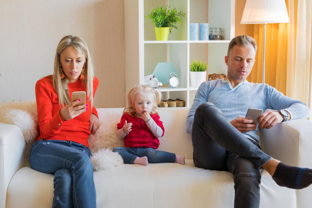 ‘Technoference’: Why We Should Be Worried About Parents’ Screen Time