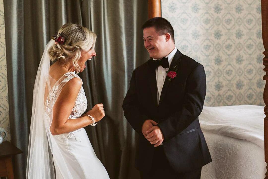 Touching ‘First-Look’ Photos Between a Bride and Her Brother With Down Syndrome Go Viral
