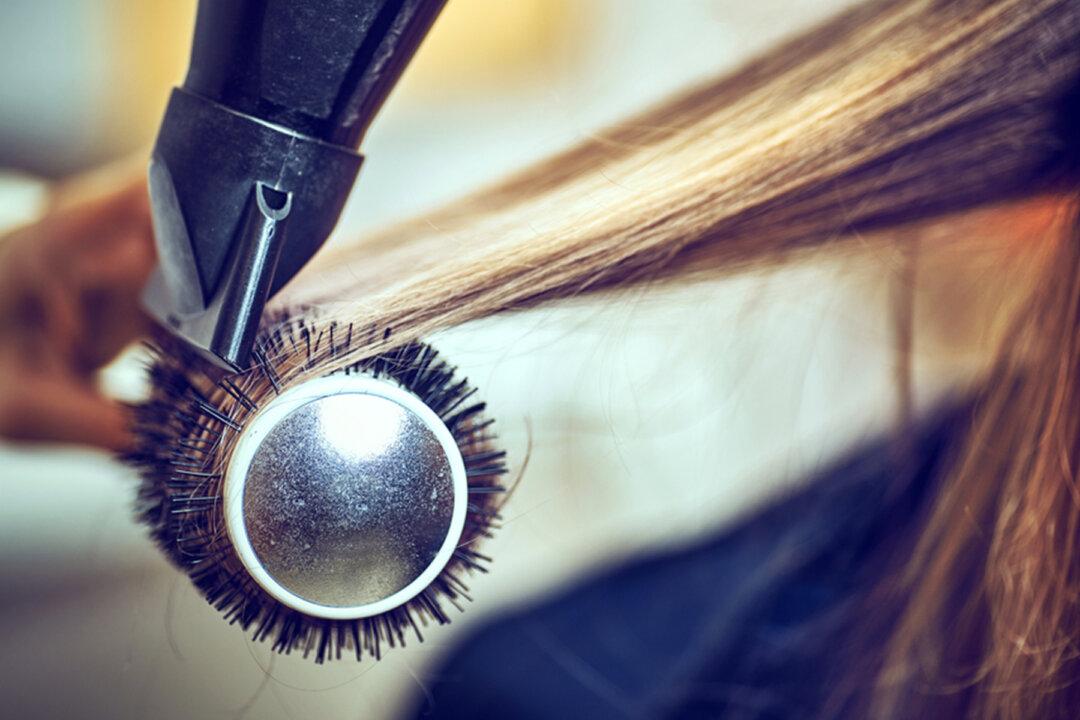 101-Year-Old Memphis Beautician Is Still Going Strong After Styling Hair for 75 Years