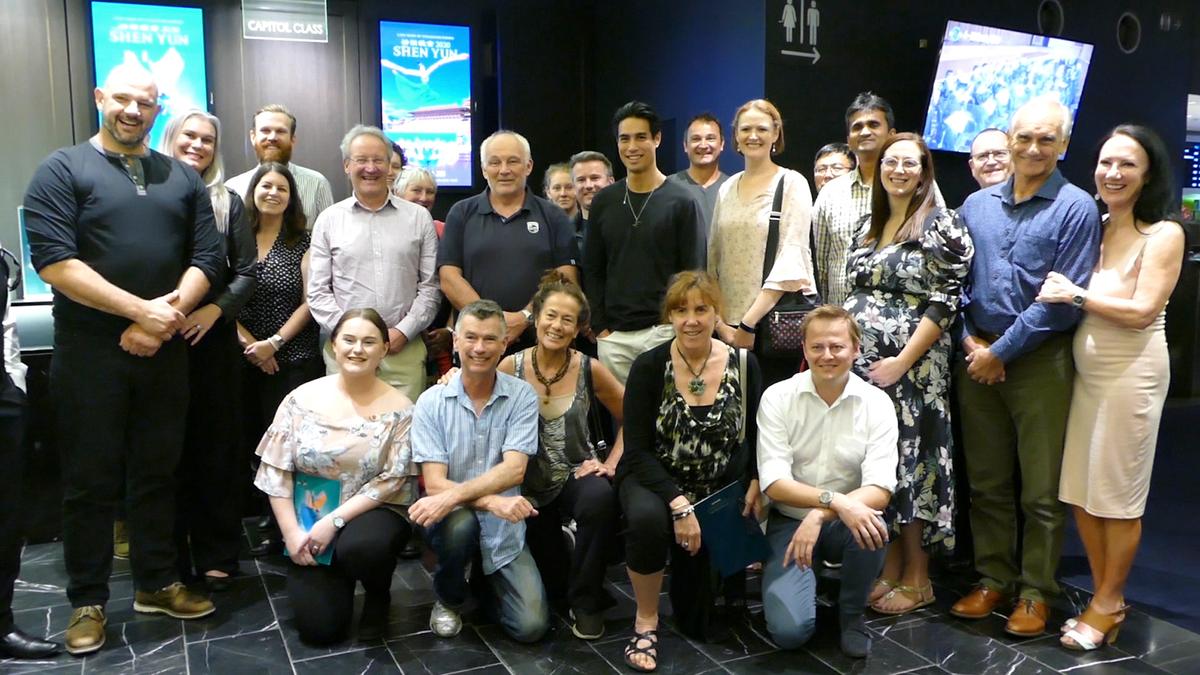 Businessman Buys 120 Shen Yun Tickets for NSW Firefighters