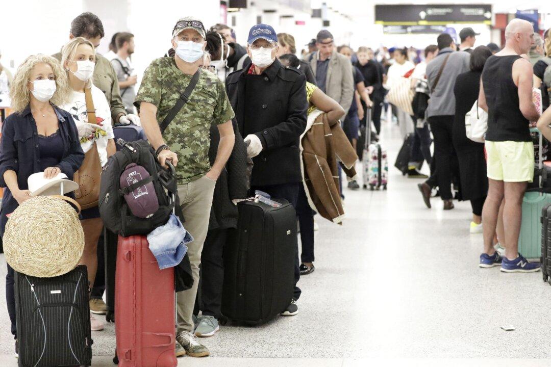 Senate Democrats Urge Airlines to Issue Cash Refunds Amid Pandemic