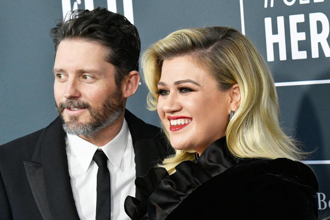 Kelly Clarkson’s Emotional ‘American Idol’ Tribute to Husband Has Keith Urban ‘Falling Apart’