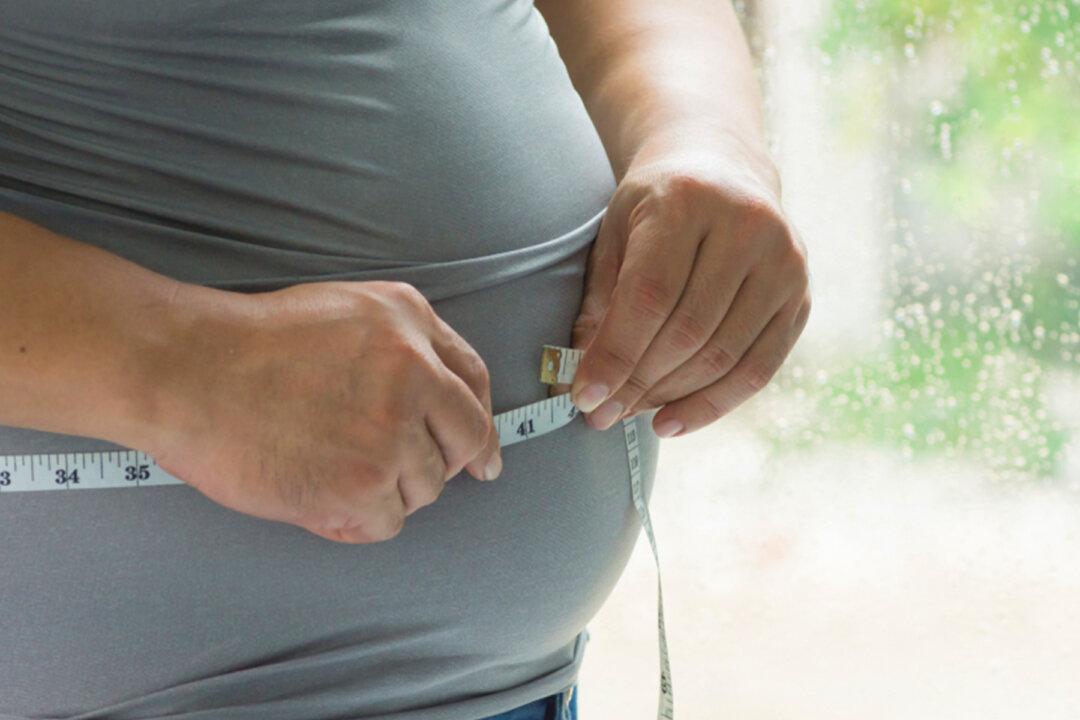 Obese Man Loses 300 Pounds Walking to Walmart for Every Meal–Now He’s a Bodybuilder