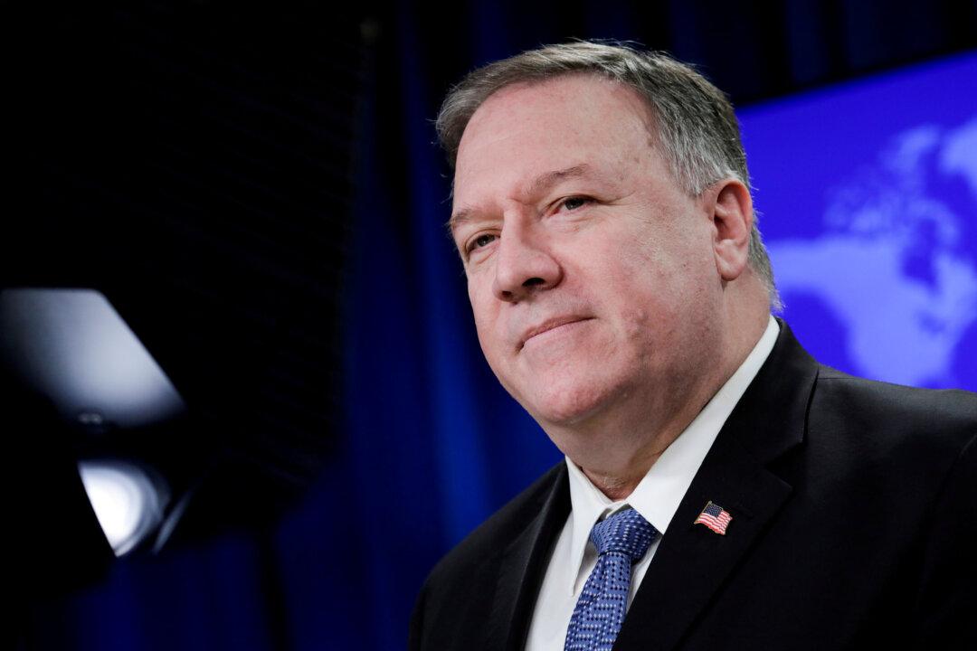 Pompeo Condemns Beijing’s Coronavirus Disinformation in Call With Top Chinese Diplomat