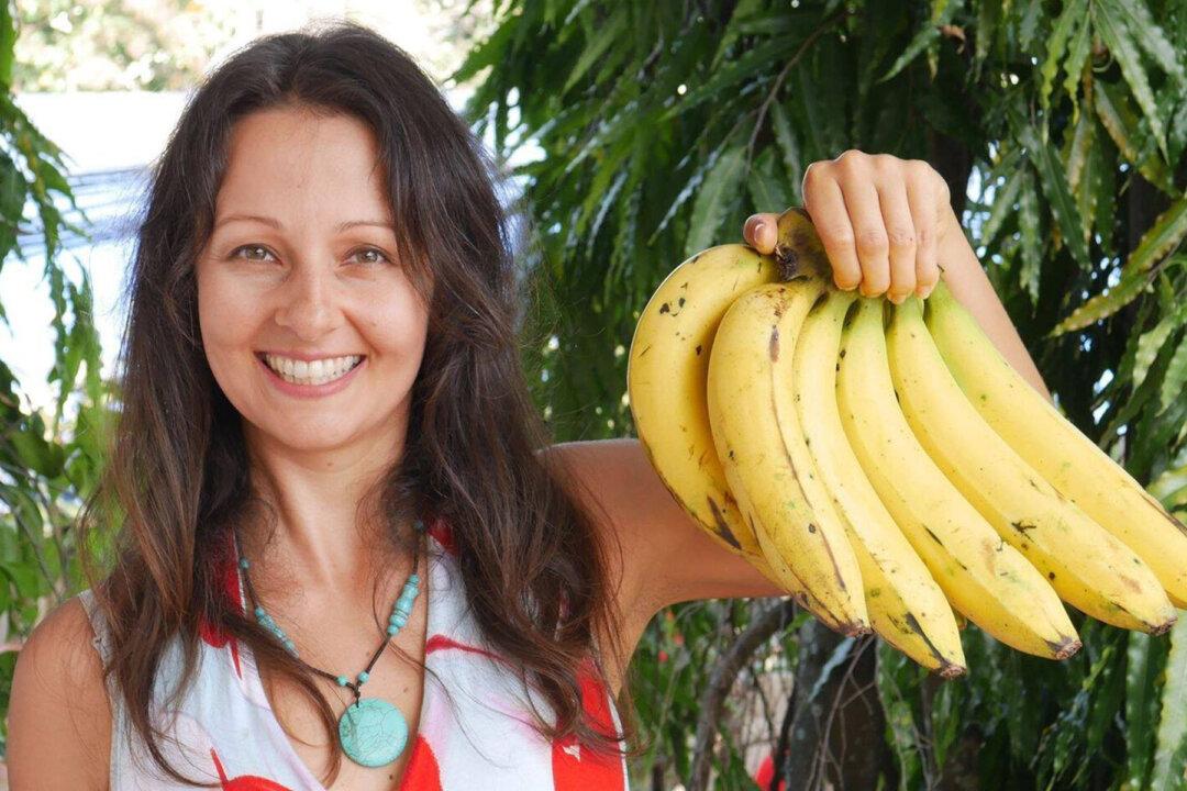 Woman Claims 12-Day Banana Detox Diet Transforms Her Skin, Mental Focus, Clarity, and Digestion