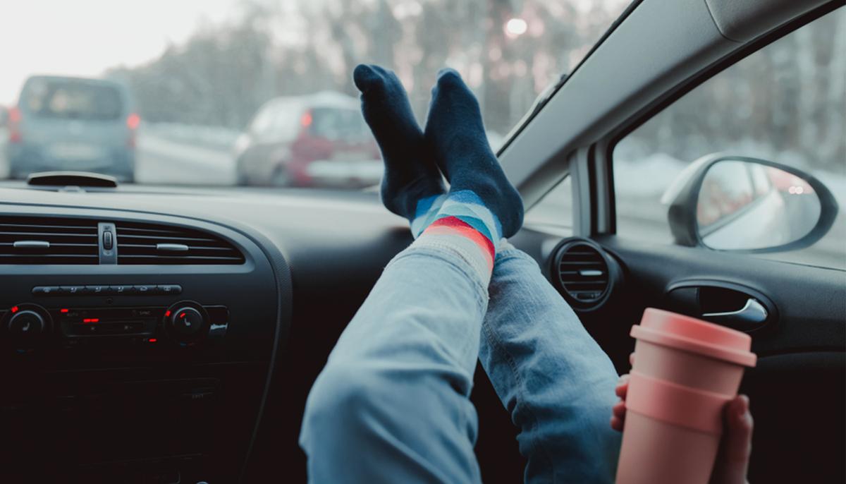 Horrific X-ray of Woman’s Crushed Hips Shows Why You Should Never Rest Feet on a Dashboard