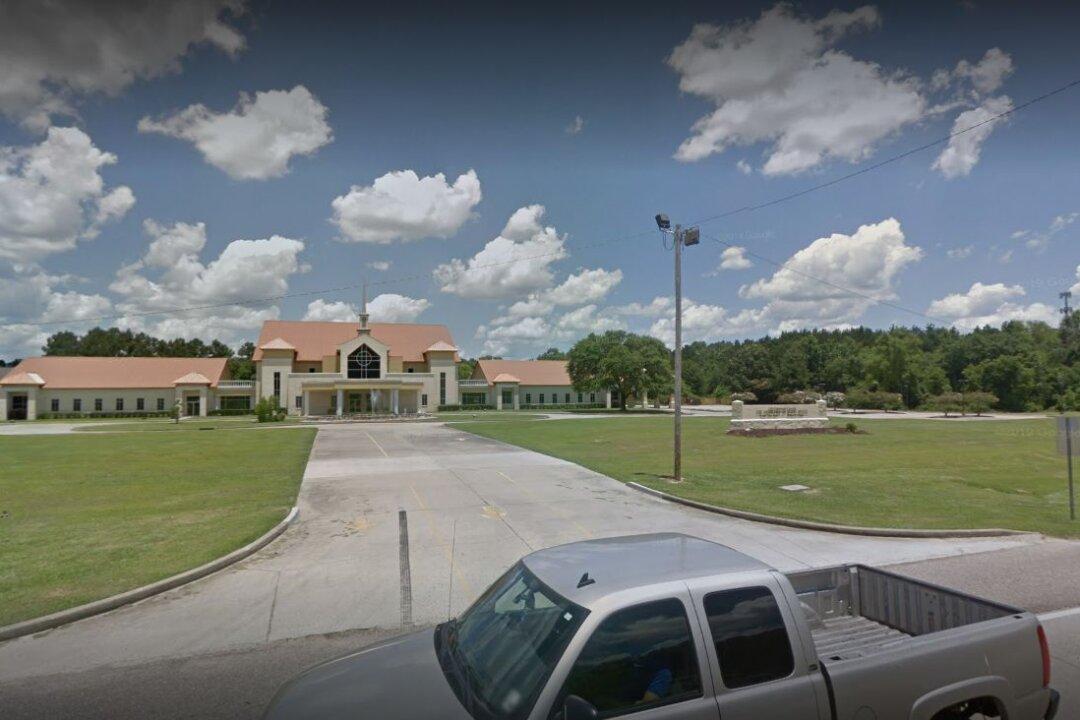 Police Show Up at Louisiana Church That Defied Governor’s Virus Order: Pastor