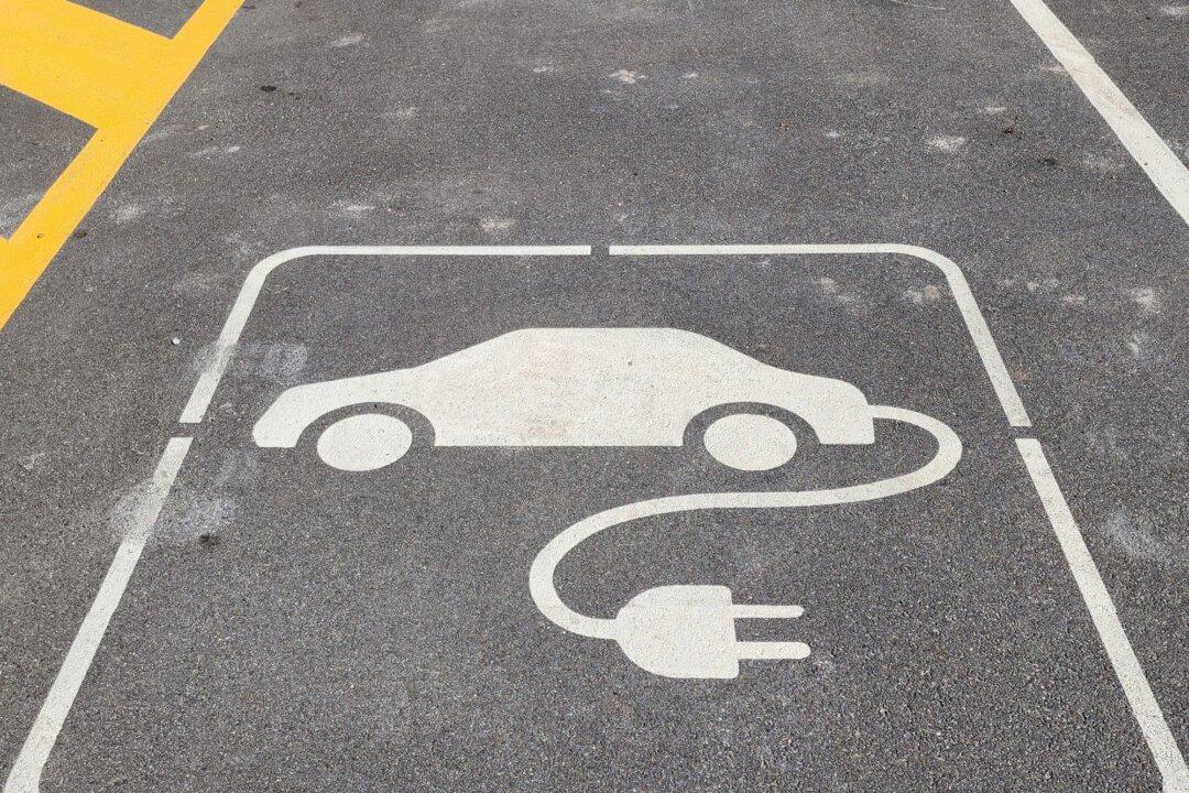 Fewer Canadians Willing to Buy Electric Vehicles: Federal Research