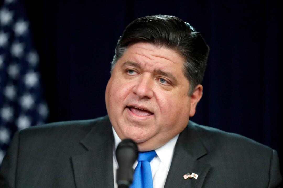 Illinois Gov. Deploys 125 National Guard Troops to Chicago Ahead of Chauvin Verdict