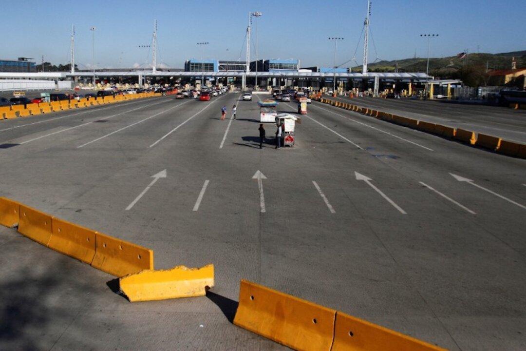 US, Mexico Agree on Importance of Trade Despite Border Restrictions