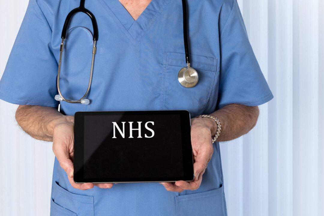 More Than 7,500 Clinicians in the UK Respond to Rejoin NHS to Tackle CCP Virus