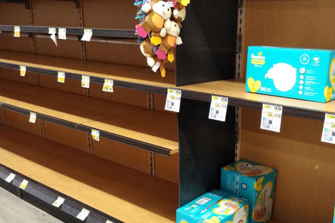 Video of Crying Woman Who Can’t Find Diapers Amidst CCP Virus Goes Viral