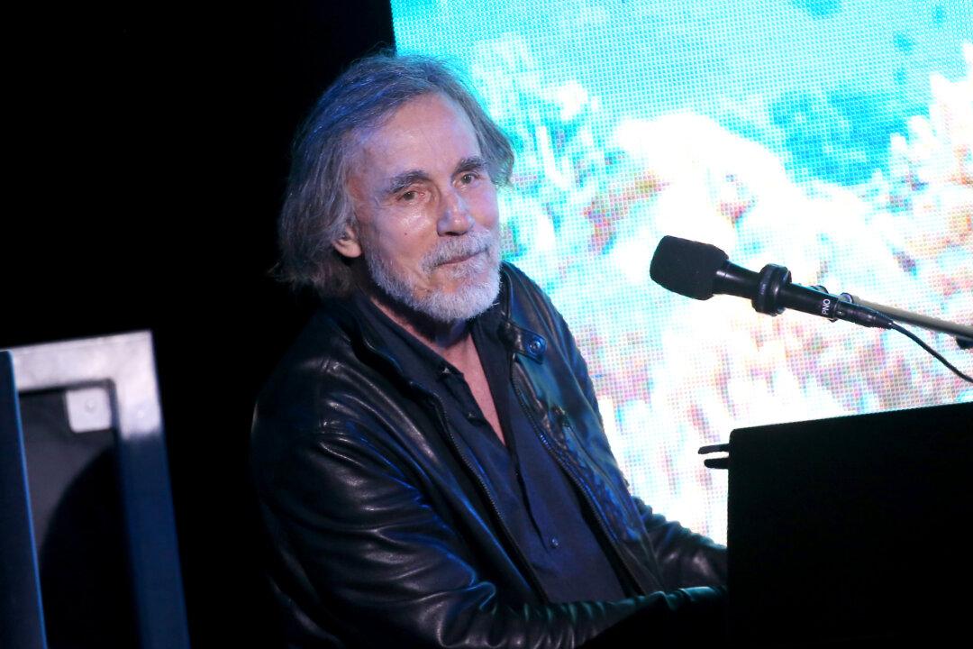 Jackson Browne Tests Positive for CCP Virus