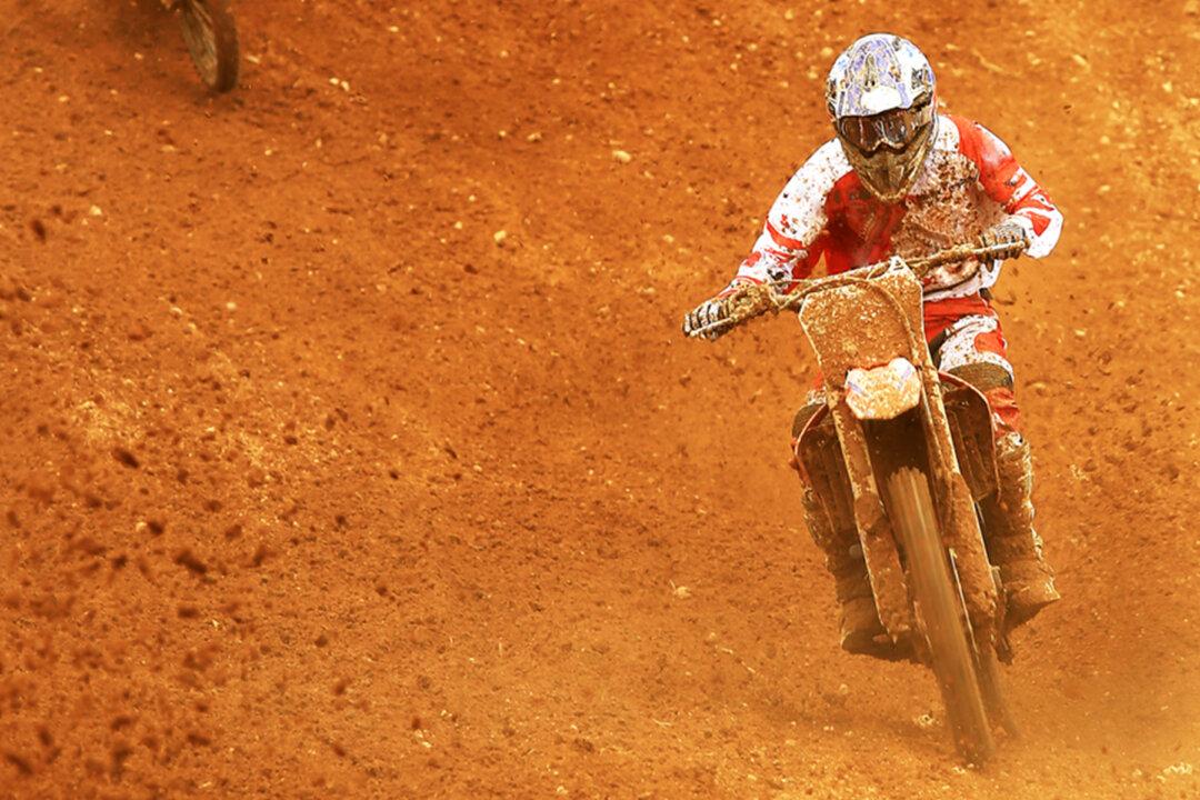 Former Motocross Racer Paralyzed in an Accident Becomes an Announcer, Encourages Others to Pursue Their Dreams