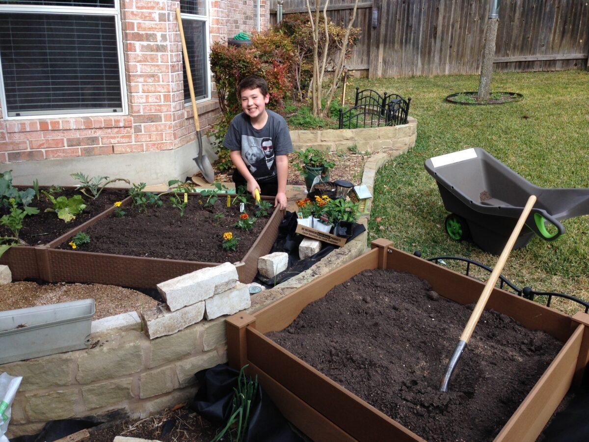 Austin Youth Builds Gardens to Feed the Hungry