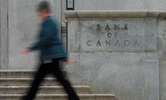 Bank of Canada Holds Rate, Forecasts Decline in GDP of 7.8% This Year