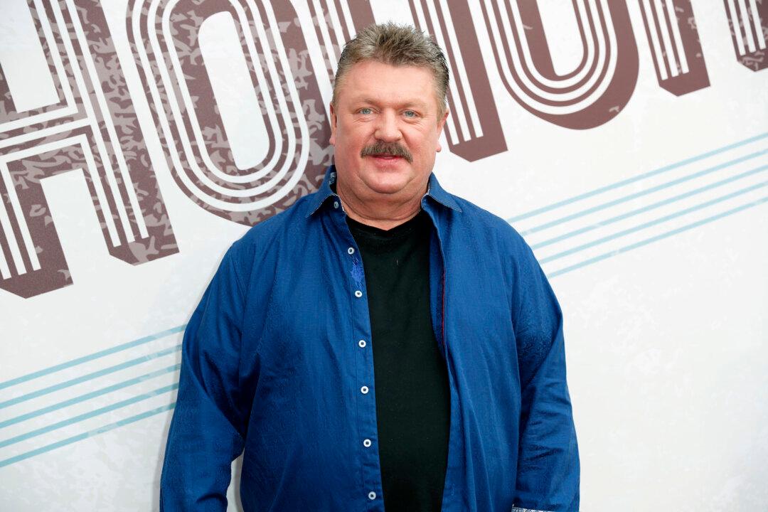 Joe Diffie’s Widow Rejects Alternative Theories About Country Star’s Death