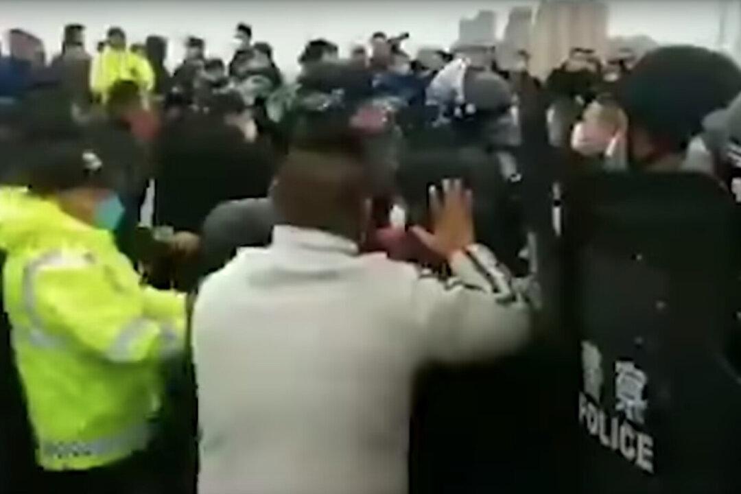 Riot Breaks Out in China as People Try to Leave Virus-Hit Hubei