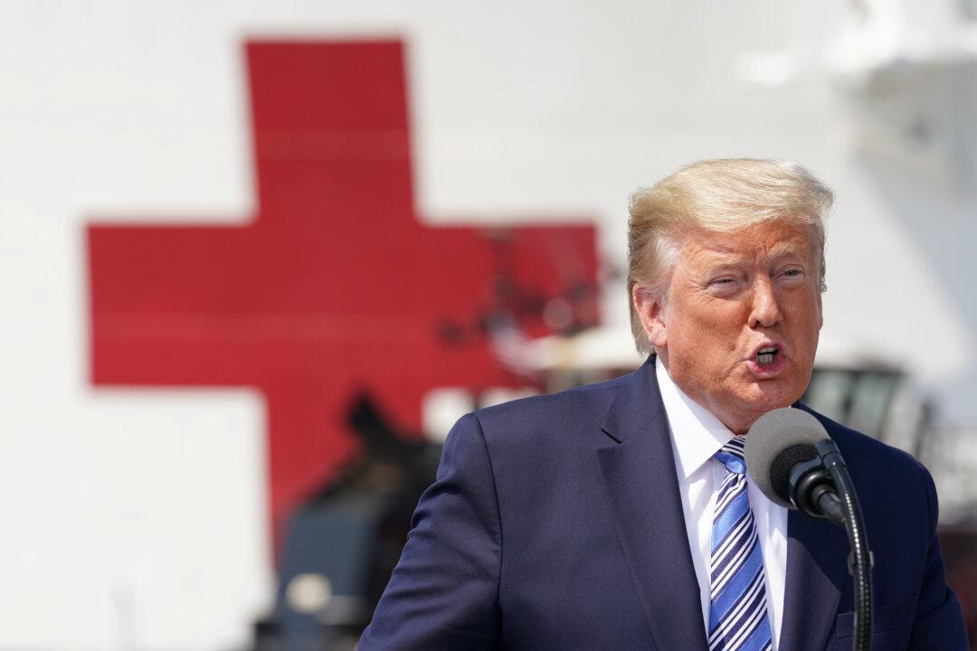 Trump Sees Off Hospital Ship Bound for New York