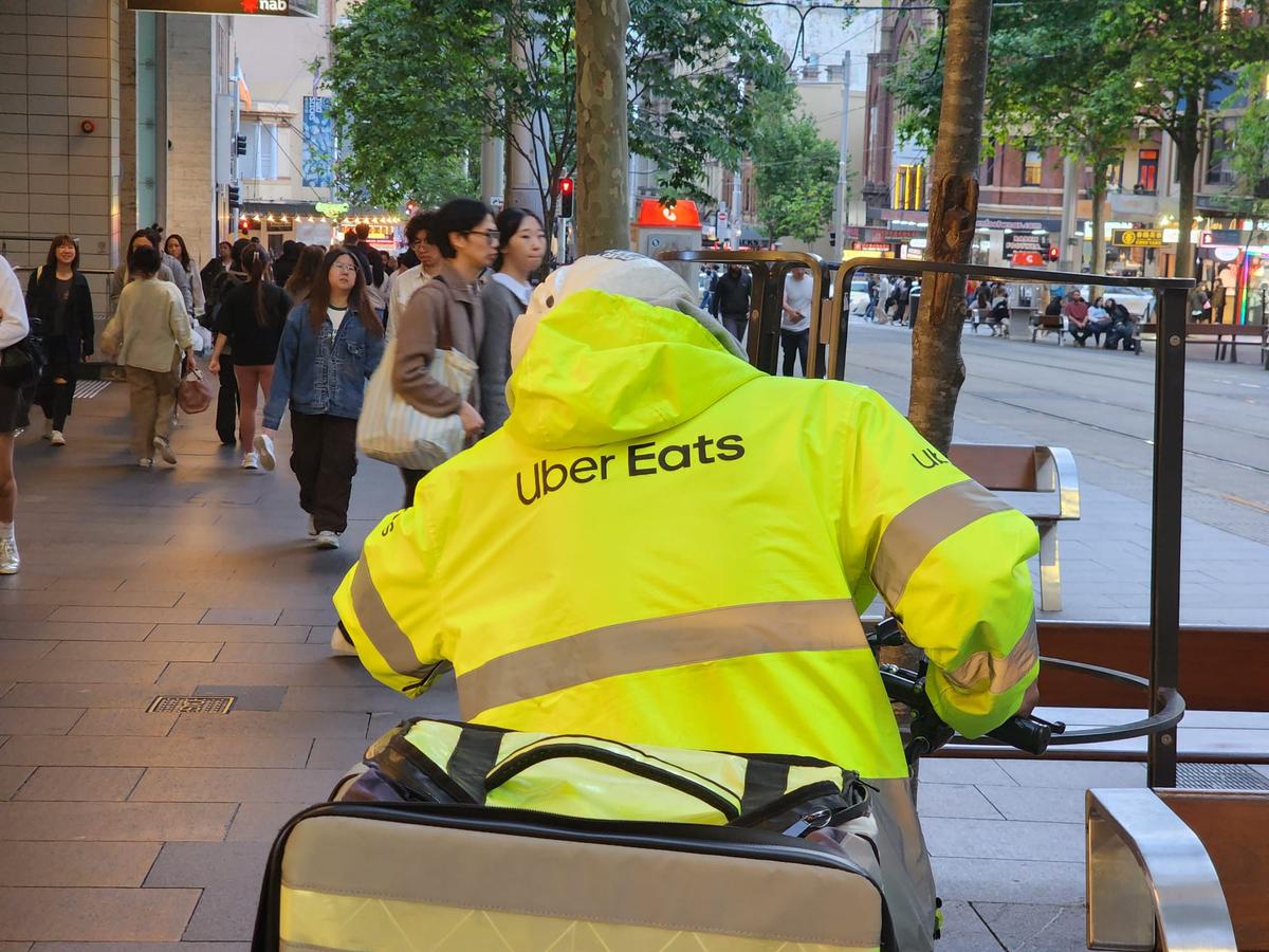 Australia’s Fair Work Mandates $31 Per Hour Minimum Wage for Uber Eats, DoorDash Workers
