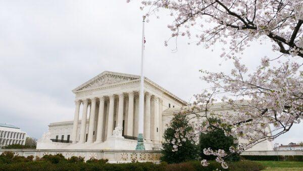 The Supreme Court building in Washington on March 26, 2020. (Juliet Wei/Sound of Hope)