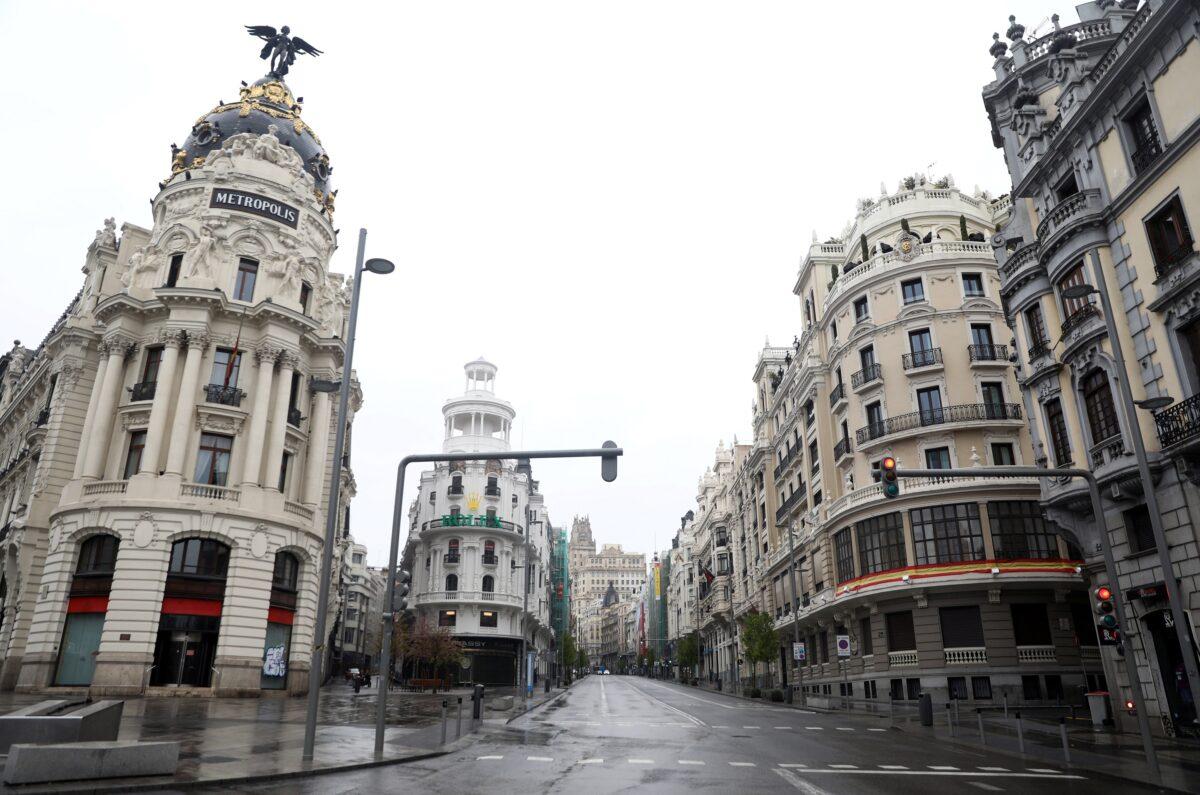 A view of an empty Gran Via street during the CCP virus outbreak, in Madrid, Spain on March 31, 2020. (Sergio Perez/Reuters)