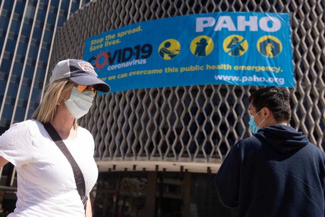 US Considering Advising People to Wear Masks