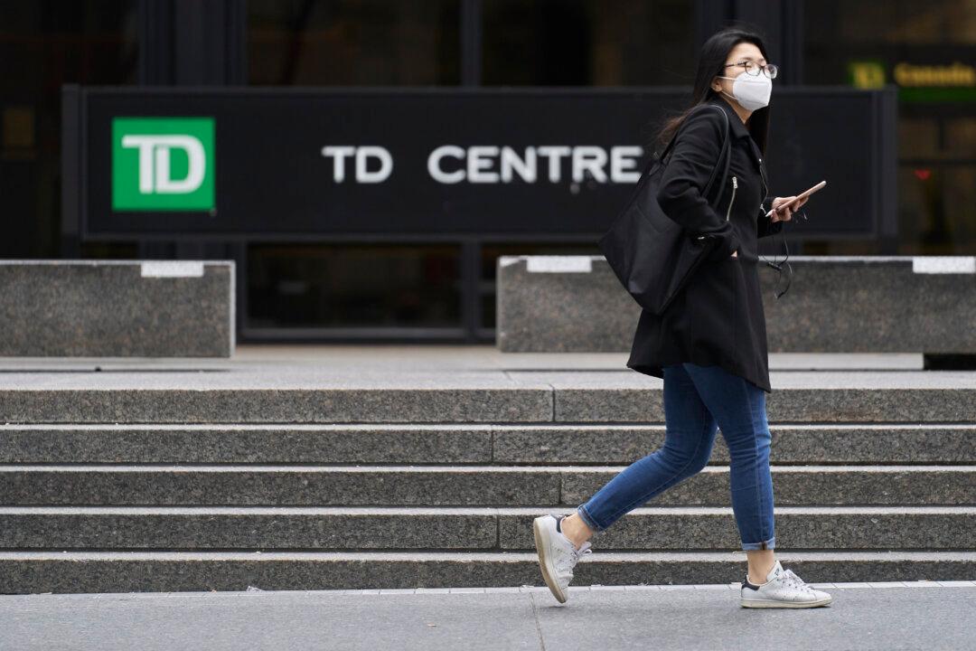 Non-Medical Masks Can Prevent Those Infected From Spreading COVID-19, Tam Says