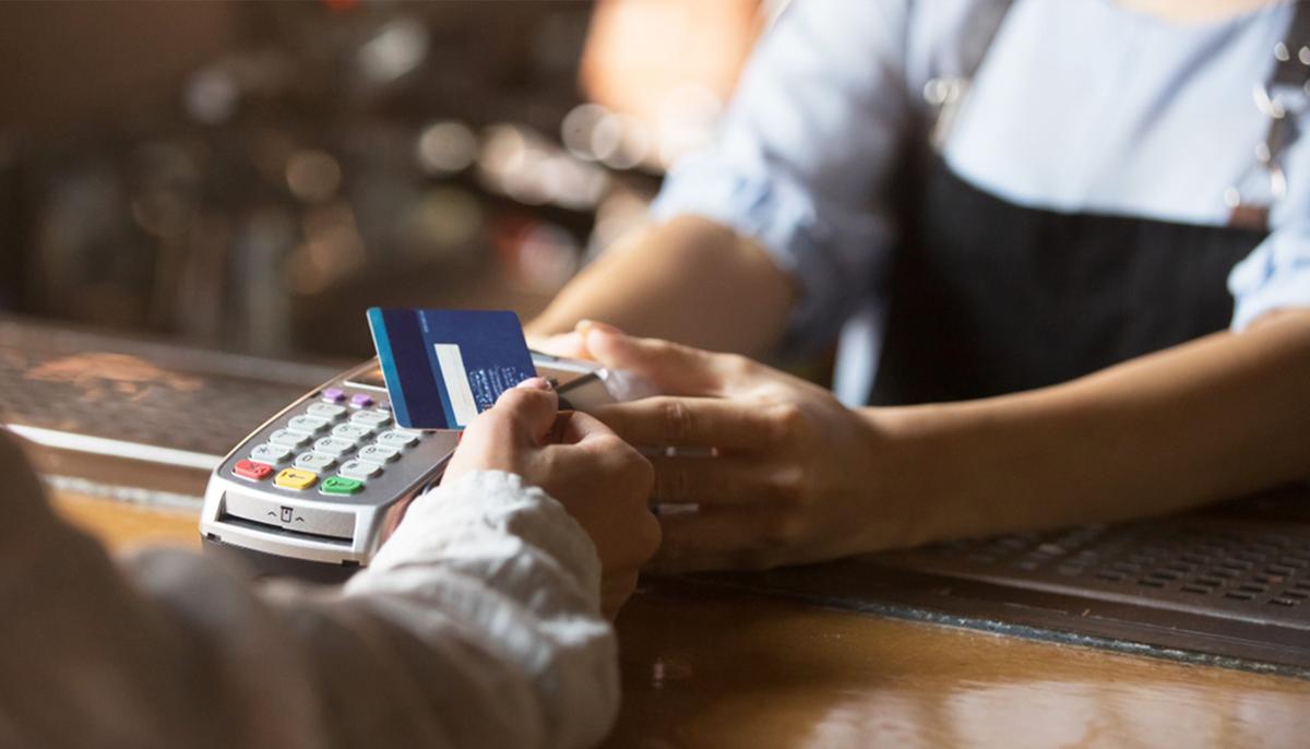 Rude Cashier Mocks Customer Who Can’t Read in Social Experiment–Then Outraged Strangers Step In