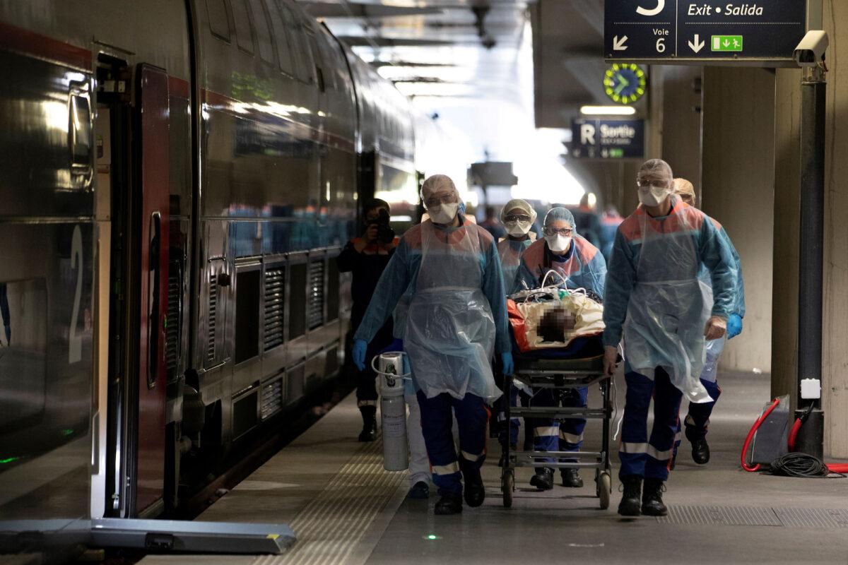Medical staff transport a patient with COVID-19 at the Gare d'Austerlitz train station, in Paris, France, on April 1, 2020. (Thomas Samson/Pool via Reuters)