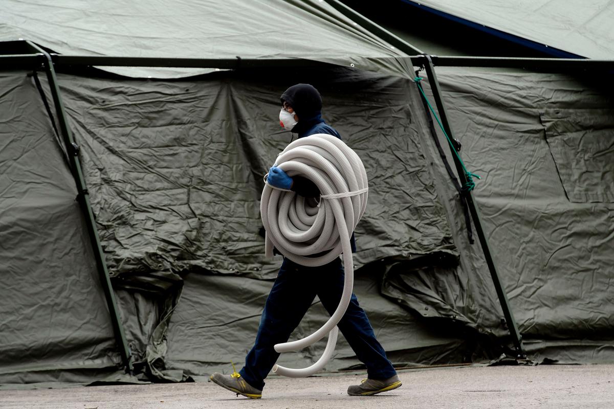 Spanish Officials Say CCP Virus Peak Has Arrived as Another 864 People Die